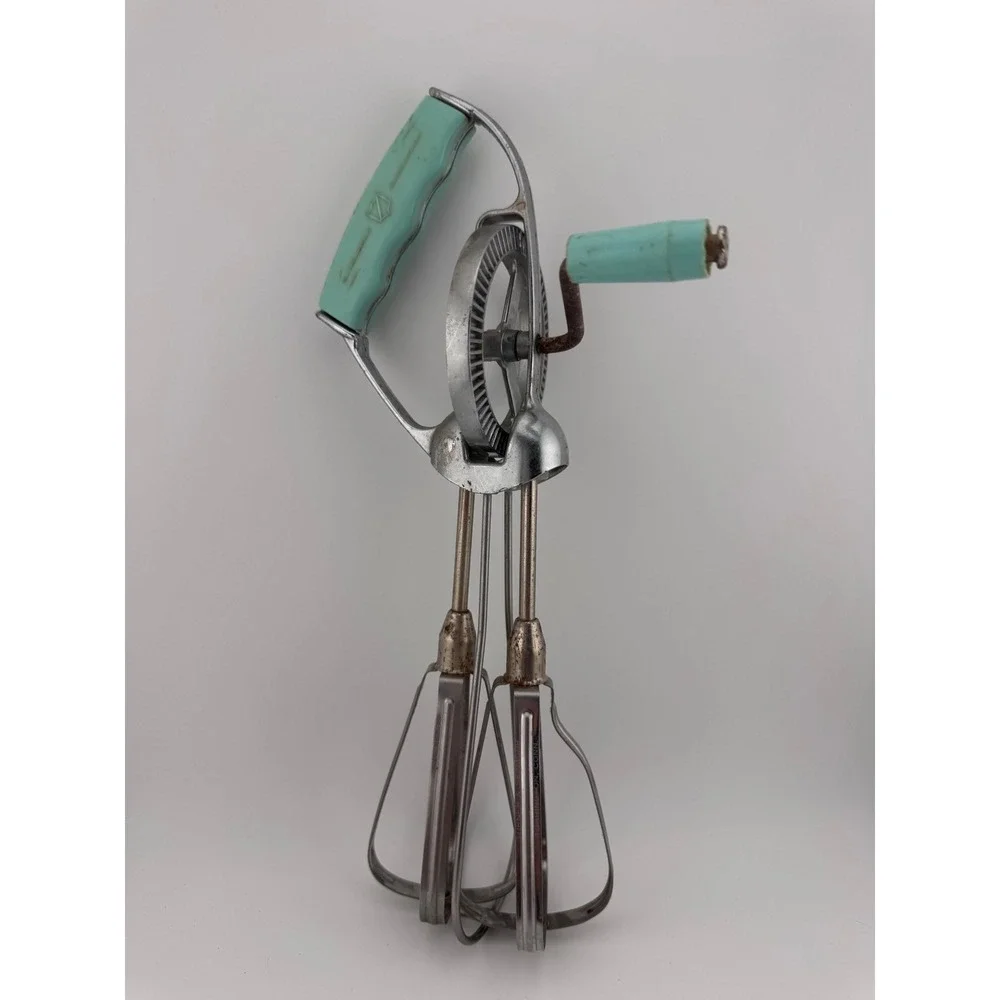 Vintage Turner & Seymour Hand Crank Egg Beater Whisk‎ Aqua Blue Handles